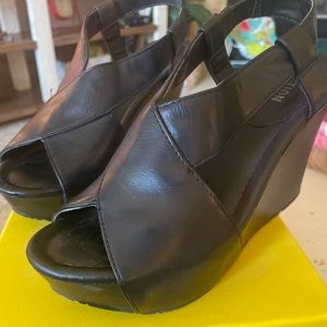 Kenneth Coke Reaction black wedges